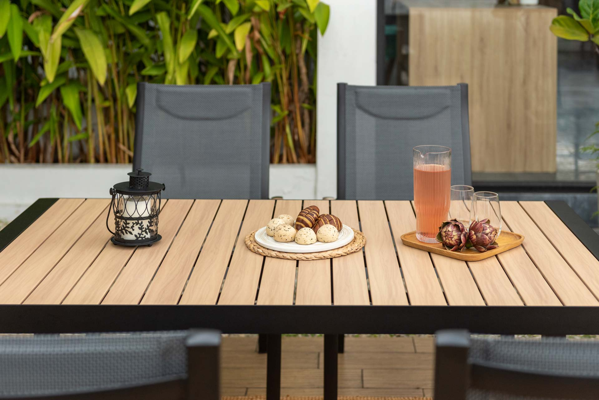 lifestyle garden table and chairs