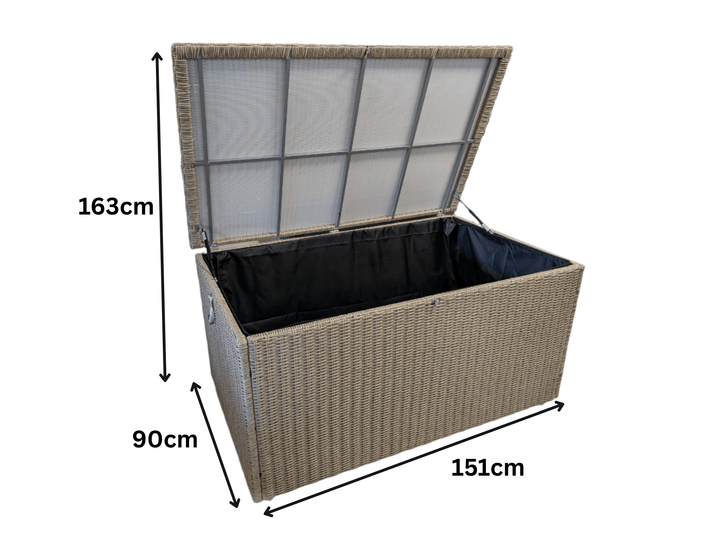 Garden Rattan storage chest open