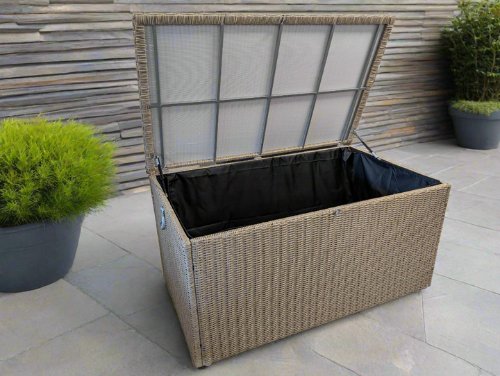 Garden Rattan storage chest open