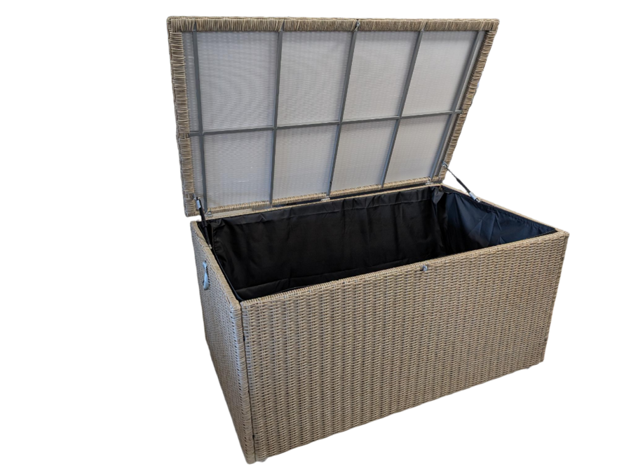 Garden Rattan storage chest open