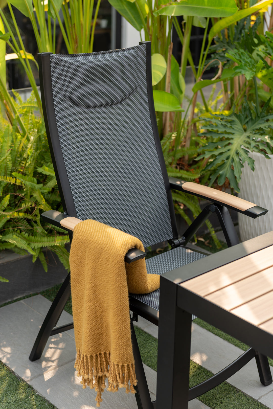 Lifestyle Garden Panama Dark 4 Seat Reclining Dining Set