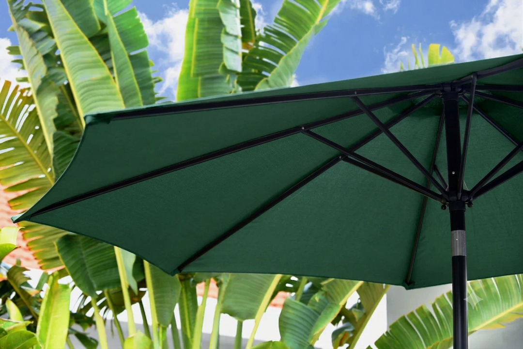 2.7m Aluminium Crank & Tilt Garden Parasol – Available in 10 Colours