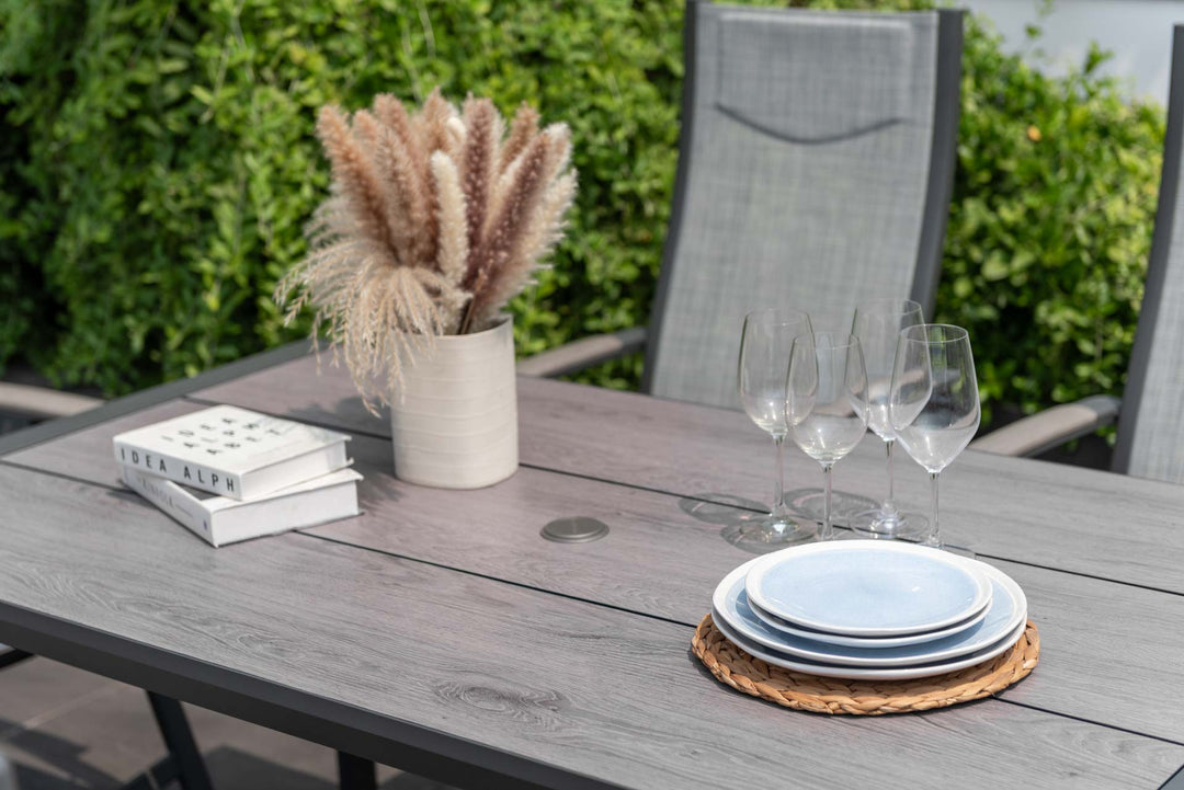 Urbanite Dark Deluxe Reclining 4 Seat Rectangular Dining Set - Lifestyle Garden